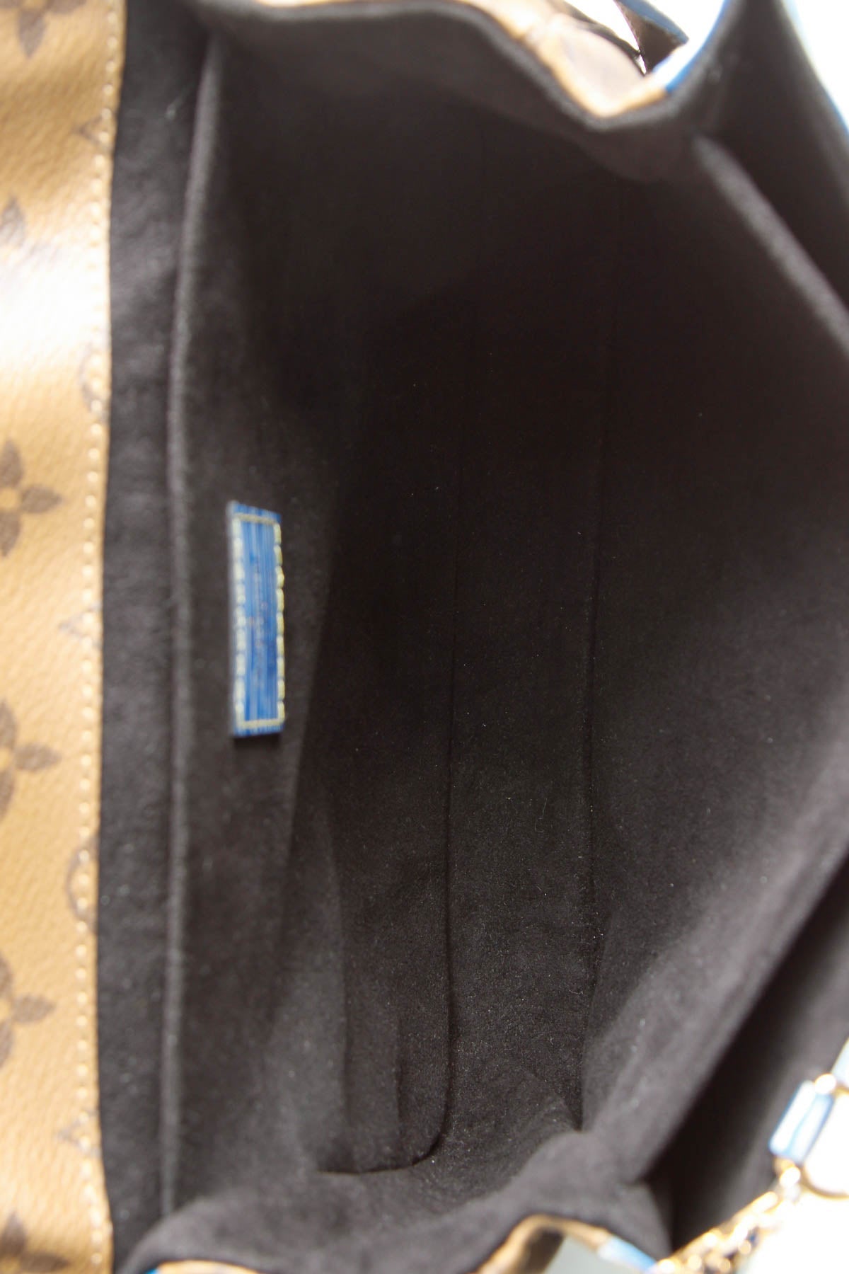 Epi Pochette Metis Bag - Denim Light