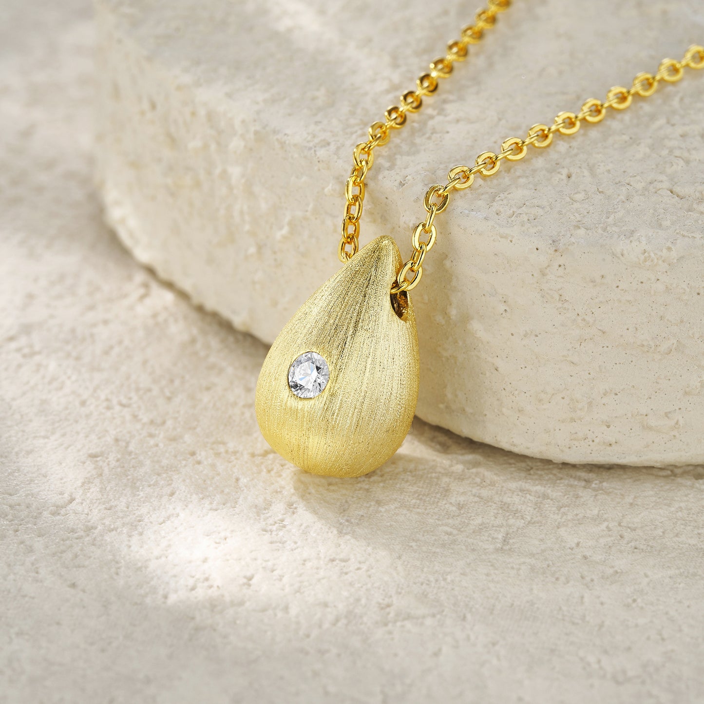 Dreamy Water Drop - A Trendy Diamond Jewelry Necklace Pendant Set With 1-carat Moissanite S925 Sterling Silver And Gold Plating