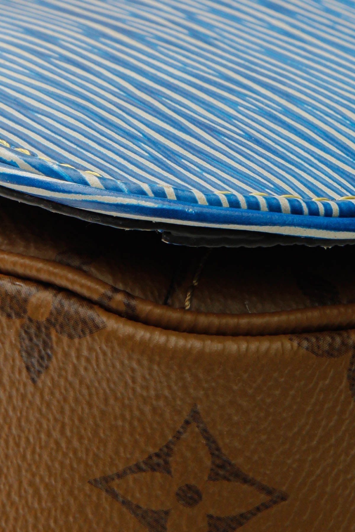 Epi Pochette Metis Bag - Denim Light